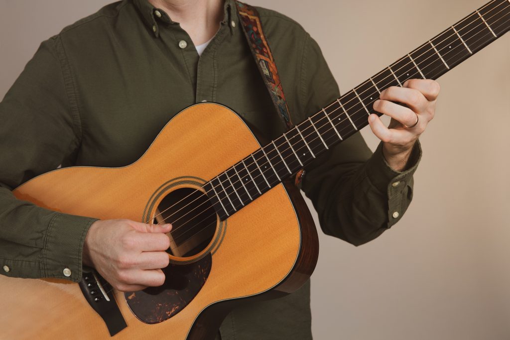 Cách giữ nhịp khi chơi fingerstyle chuẩn chỉnh hiệu quả 7 How to play guitar: 12 steps to start playing | Yousician