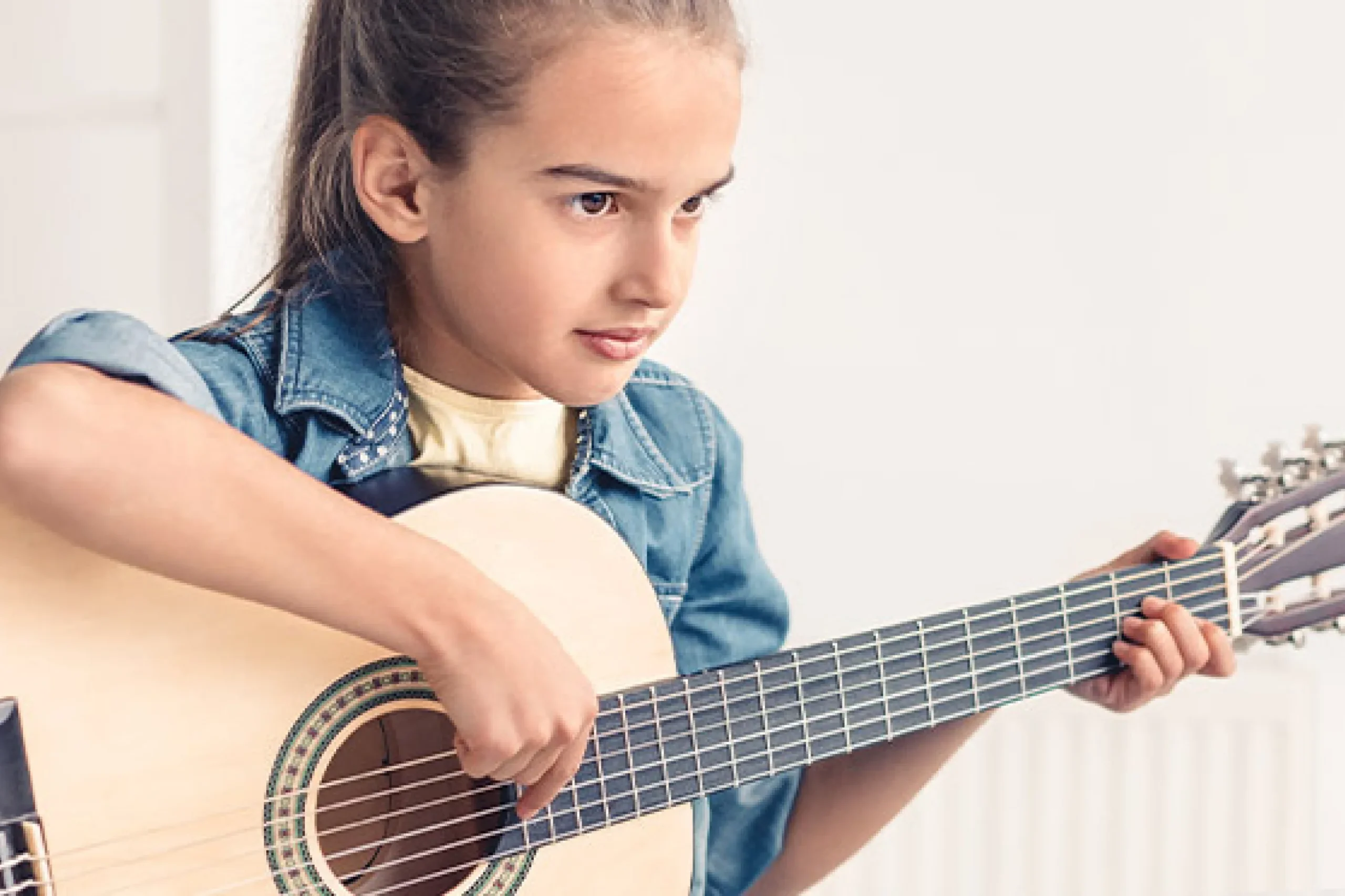 Lịch sử guitar cổ điển nguồn gốc và quá trình phát triển 10 Top 5 life-changing reasons to learn to play guitar | Artium Academy