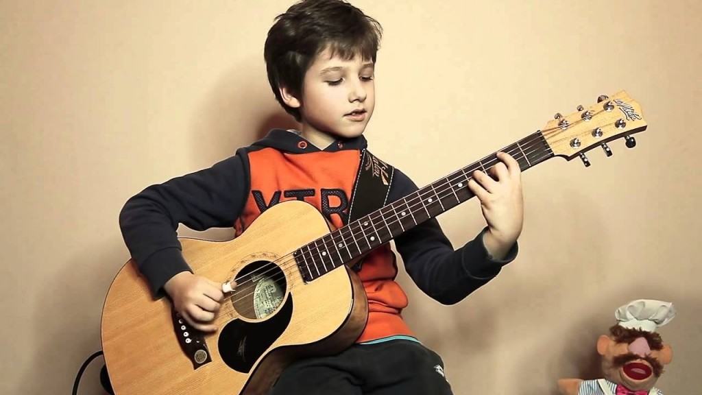 Quãng trong âm nhạc là gì kiến thức nhạc lý quan trọng 10 What's Common between Charismatic, Intelligent, and Creative Geniuses – They all learned To Play Guitar! - Merriam Music